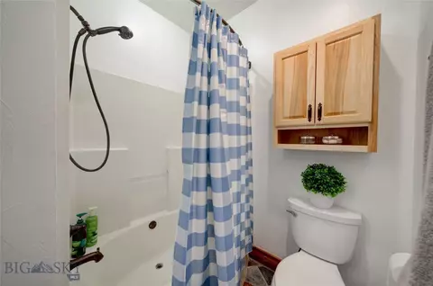 Bath - 27 Badger Rd, Pray, MT 59065 photo 11 of 13