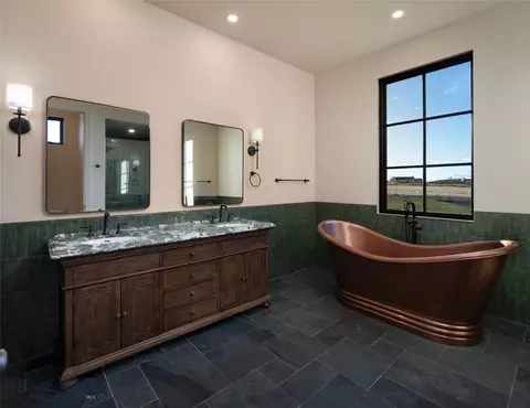 Bath - 657 Hyalite View Dr, Bozeman, MT 59718 photo 1 of 8