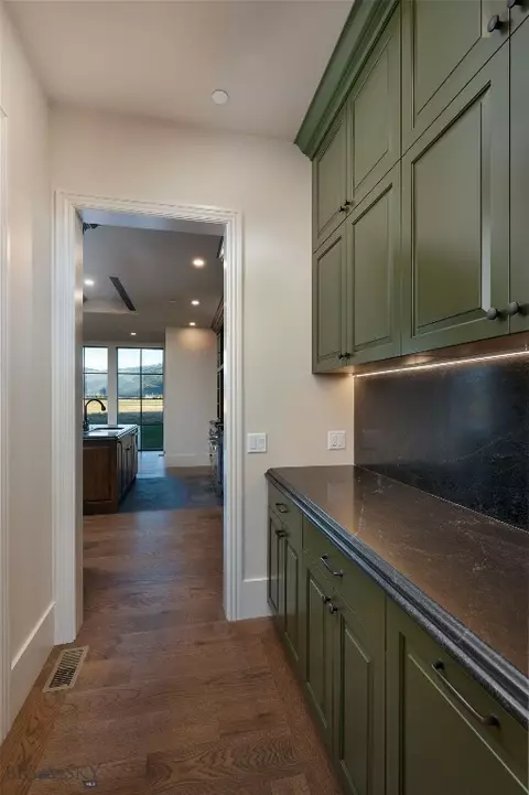 Kitchen - 657 Hyalite View Dr, Bozeman, MT 59718 photo 7 of 7