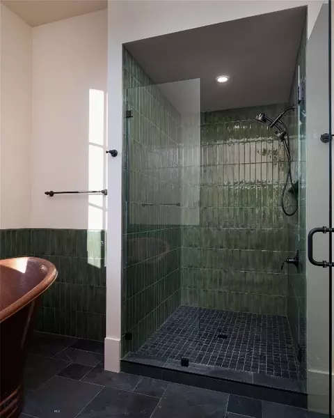 Bath - 657 Hyalite View Dr, Bozeman, MT 59718 photo 3 of 8