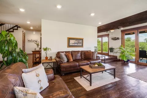 Living - 1872 Webster Ln, Dillon, MT 59725 photo 6 of 8