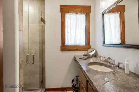 Bath - 1872 Webster Ln, Dillon, MT 59725 photo 8 of 9