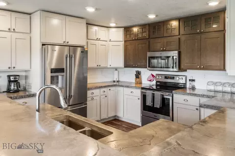 Kitchen - 1872 Webster Ln, Dillon, MT 59725 photo 5 of 9