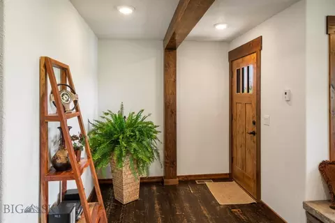 Entry Way - 1872 Webster Ln, Dillon, MT 59725 photo 4 of 8