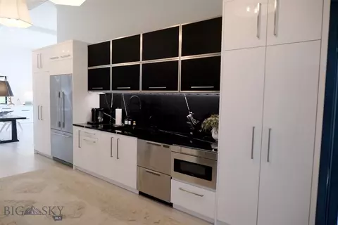 Kitchen - 401 E Peach St, Bozeman, MT 59715 photo 2 of 2