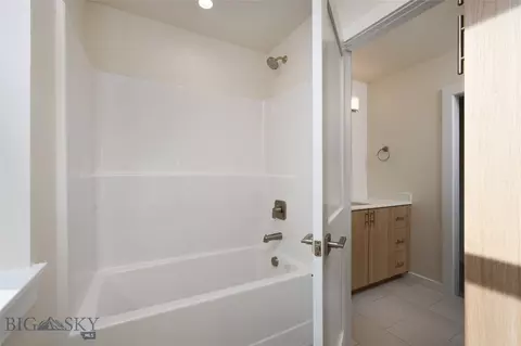 Bath - 811 Spaniel Ln, Belgrade, MT 59714 photo 5 of 5
