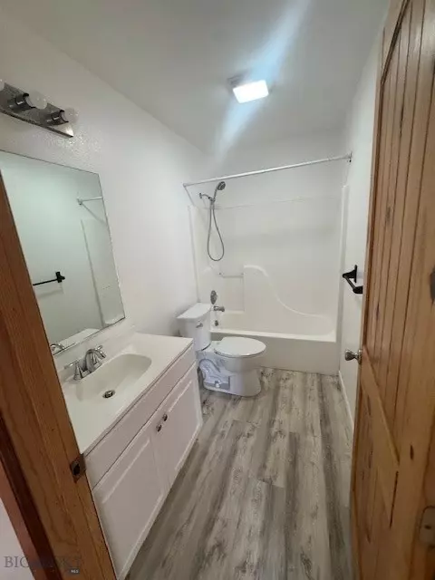 Bath - 302 10th, Belgrade, MT 59714 photo 3 of 5