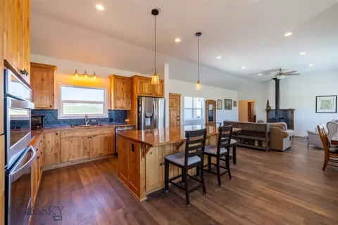 Kitchen - 122 Rolling Pr, Three Forks, MT 59752 photo 4 of 5