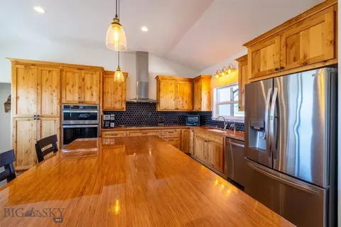 Kitchen - 122 Rolling Pr, Three Forks, MT 59752 photo 2 of 5