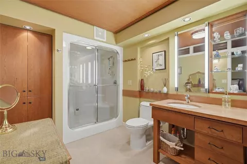 Bath - 4574 Bannock Dr, Bozeman, MT 59715 photo 3 of 4