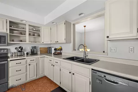 Kitchen - 252 Cirque Dr, Bozeman, MT 59718 photo 4 of 4