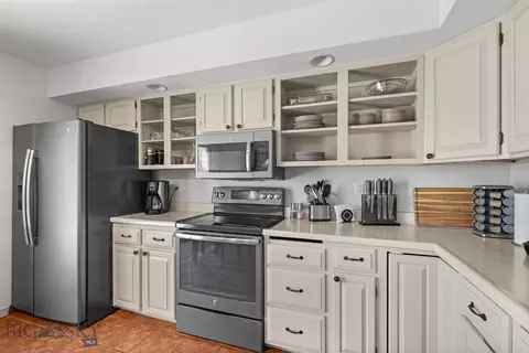 Kitchen - 252 Cirque Dr, Bozeman, MT 59718 photo 3 of 4
