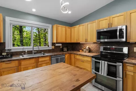 Kitchen - 313 Cirque Dr, Bozeman, MT 59718 photo 3 of 4