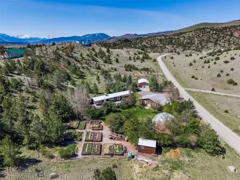 16 Orion Way, Emigrant, MT 59027