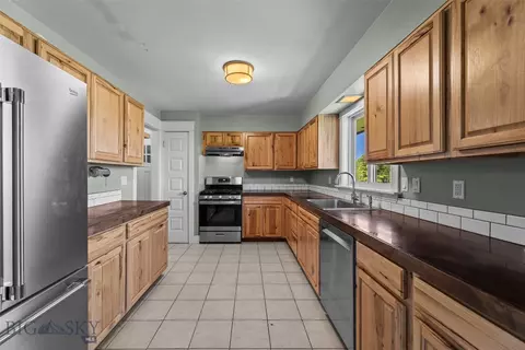 Kitchen - 9155 S 19th Ave, Bozeman, MT 59718 photo 1 of 2