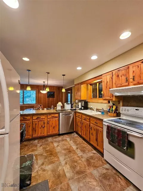 Kitchen - 9 Moose Haven Loop, Mc Leod, MT 59052 photo 2 of 3