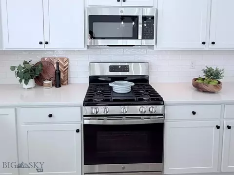 Kitchen - 812 Accolade Loop, Belgrade, MT 59714 photo 6 of 8