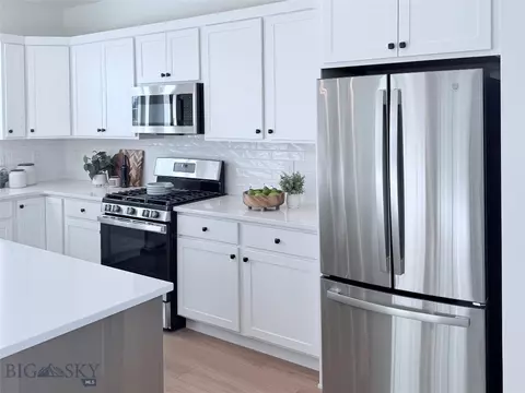 Kitchen - 812 Accolade Loop, Belgrade, MT 59714 photo 4 of 8
