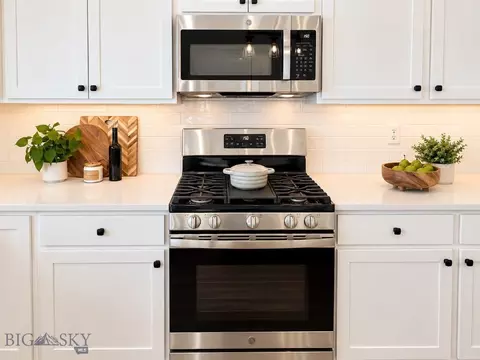 Kitchen - 812 Accolade Loop, Belgrade, MT 59714 photo 6 of 8