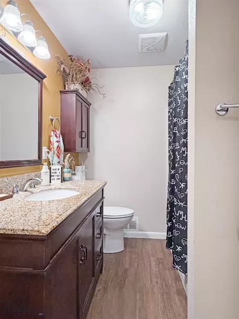 Bath - 625 E Glendale St, Dillon, MT 59725 photo 1 of 3