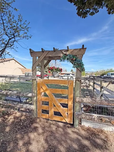 Exterior - 625 E Glendale St, Dillon, MT 59725 photo 2 of 4