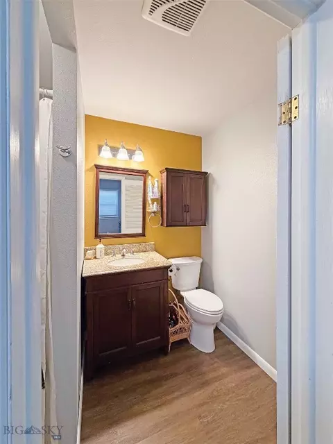 Bath - 625 E Glendale St, Dillon, MT 59725 photo 3 of 3