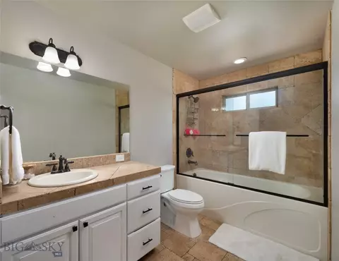 Bath - 2490 E Cedar Meadows Ln, Manhattan, MT 59741 photo 5 of 6