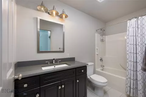 Bath - 2490 E Cedar Meadows Ln, Manhattan, MT 59741 photo 3 of 6