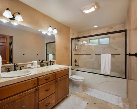 Bath - 2490 E Cedar Meadows Ln, Manhattan, MT 59741 photo 4 of 6