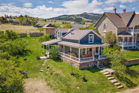 312 Idaho St, Virginia City, MT 59755