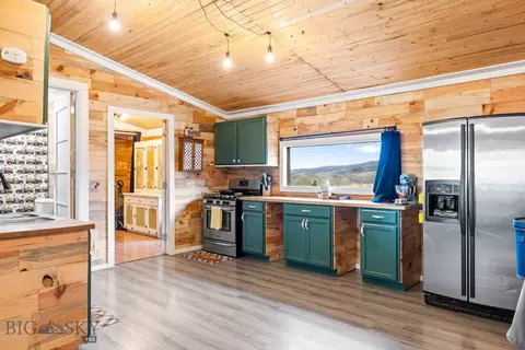 Kitchen - 1435 Lone Wolf Trl, Three Forks, MT 59752 photo 3 of 4
