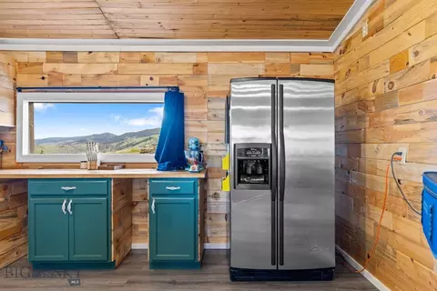 Kitchen - 1435 Lone Wolf Trl, Three Forks, MT 59752 photo 4 of 4