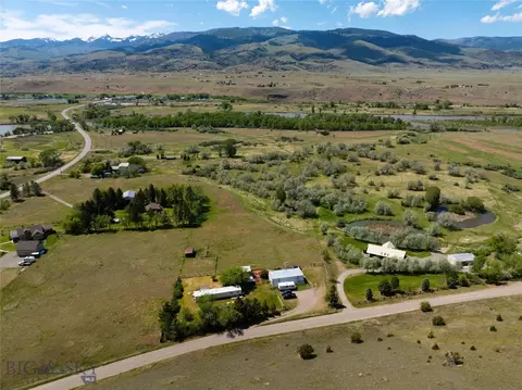 25 Emigrant Meadows Rd, Emigrant, MT 59065