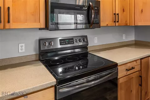 Kitchen - 4716 Shadowglen Dr UNIT B, Bozeman, MT 59718 photo 3 of 3