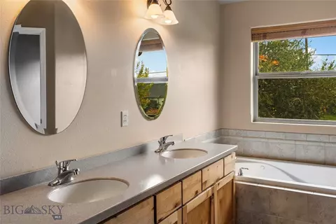 Bath - 4716 Shadowglen Dr UNIT B, Bozeman, MT 59718 photo 3 of 7