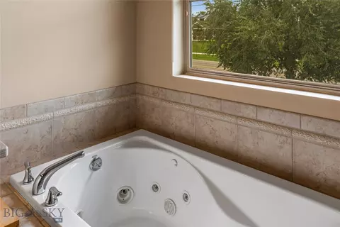 Bath - 4716 Shadowglen Dr UNIT B, Bozeman, MT 59718 photo 4 of 7