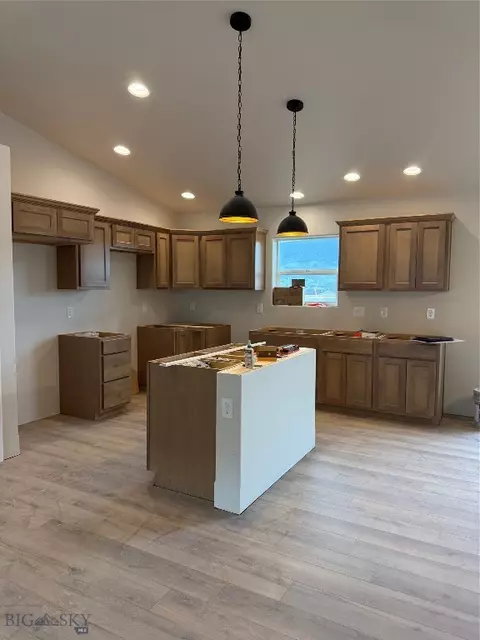 424 Avon Cir, Butte, MT 59701 photo 2