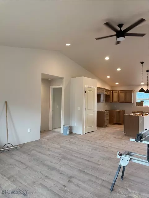 424 Avon Cir, Butte, MT 59701 photo 3