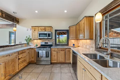 Kitchen - 11111 Juniper, Three Forks, MT 59752 photo 3 of 10
