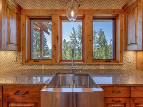 Kitchen - 34 Old Barn Rd, Big Sky, MT 59716 photo 6 of 7