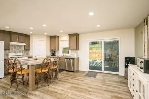 Kitchen - 4 N Moonlight Dr, Roundup, MT 59072 photo 1 of 3