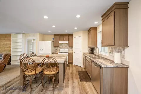 Kitchen - 4 N Moonlight Dr, Roundup, MT 59072 photo 2 of 3
