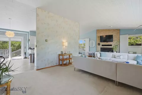 Living - 103 E Boulder Ct, Big Timber, MT 59011 photo 12 of 13