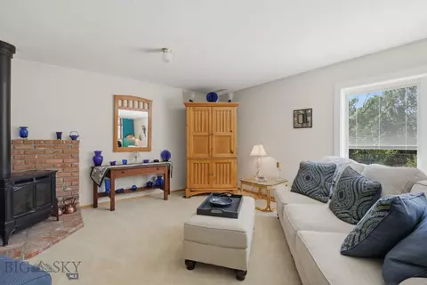 Living - 103 E Boulder Ct, Big Timber, MT 59011 photo 9 of 13