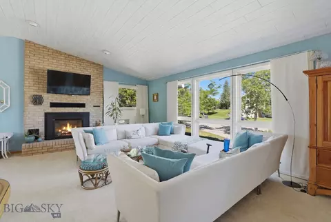 Living - 103 E Boulder Ct, Big Timber, MT 59011 photo 2 of 13