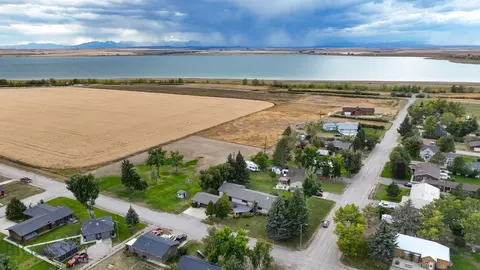 608 2nd St, Valier, MT 59486