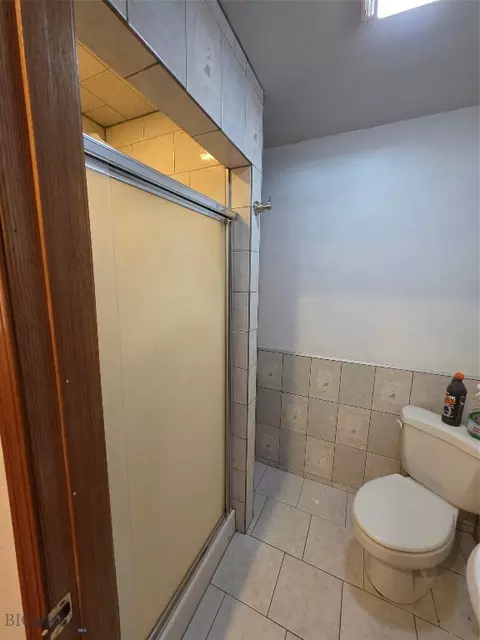 Bath - 331 N Walnut St, Dillon, MT 59725 photo 2 of 3