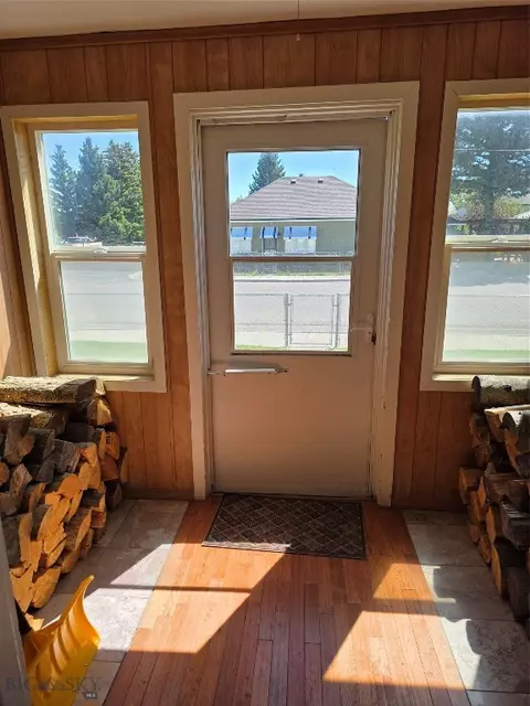 Exterior - 331 N Walnut St, Dillon, MT 59725 photo 5 of 7