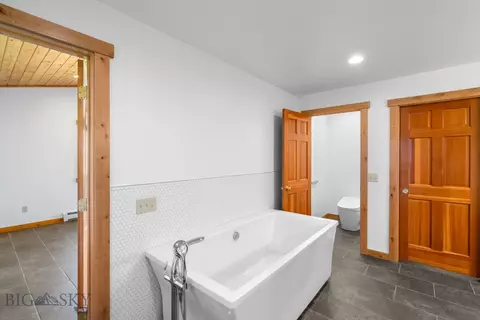 Bath - 4100 Pasha Ln, Bozeman, MT 59718 photo 2 of 10