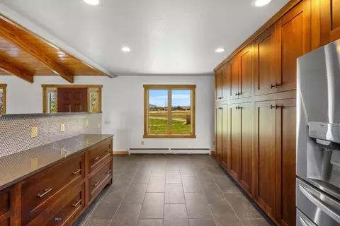 Kitchen - 4100 Pasha Ln, Bozeman, MT 59718 photo 8 of 10